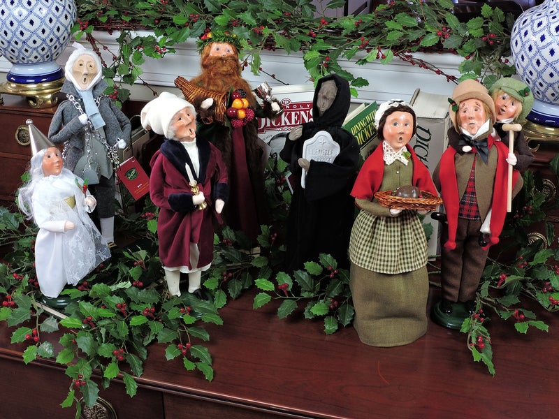 Byers' Choice Spirit Present Caroler Figurine 207 from The A Christmas Carol Collection - Image 3